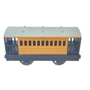 Thomas & Friends Trackmaster Henrietta Coach Car TOMY 2002